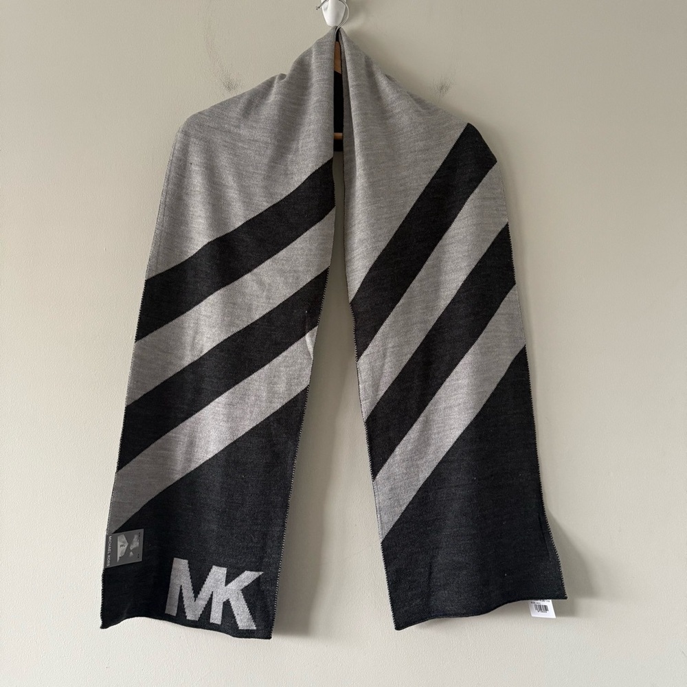 Michael Kors Scarf MK 100% Acrylic Gray Black Preppy Designer Quiet Luxury